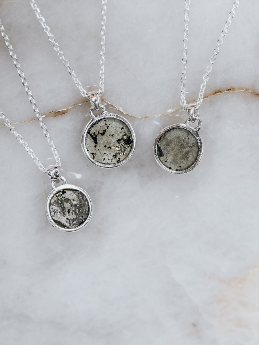 Collier rond en argent et en Pyrite