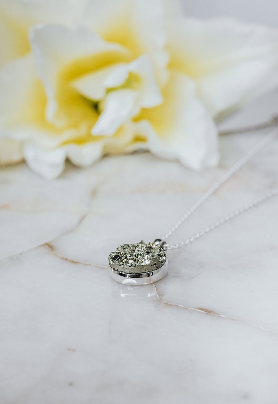 Collier rond en argent et en Pyrite