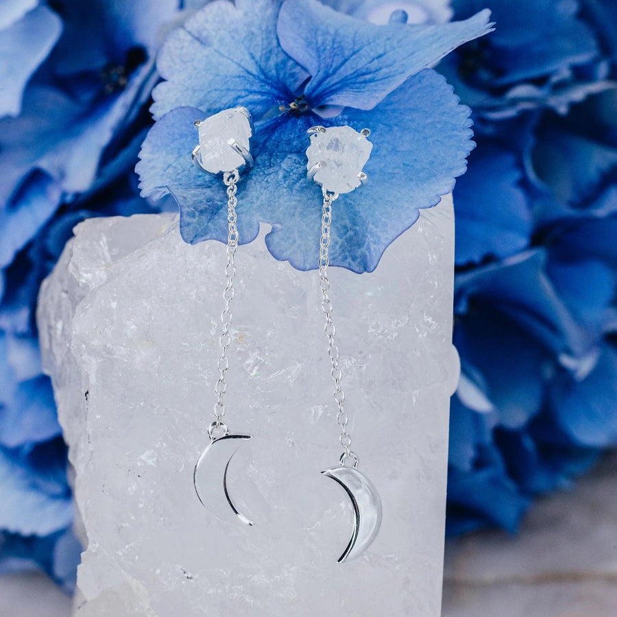 Boucles d'oreilles pendantes lune en pierre de lune brute