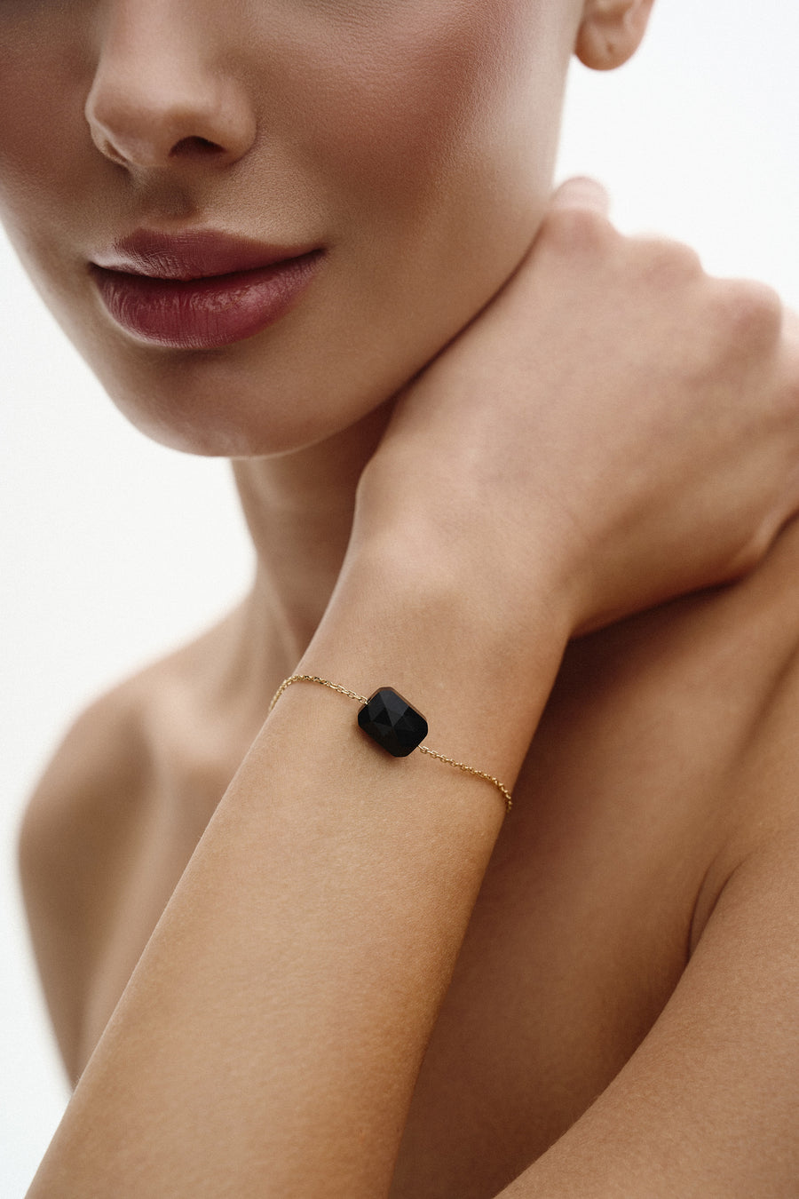 سوار العقيق الأسود مربّع الشكل