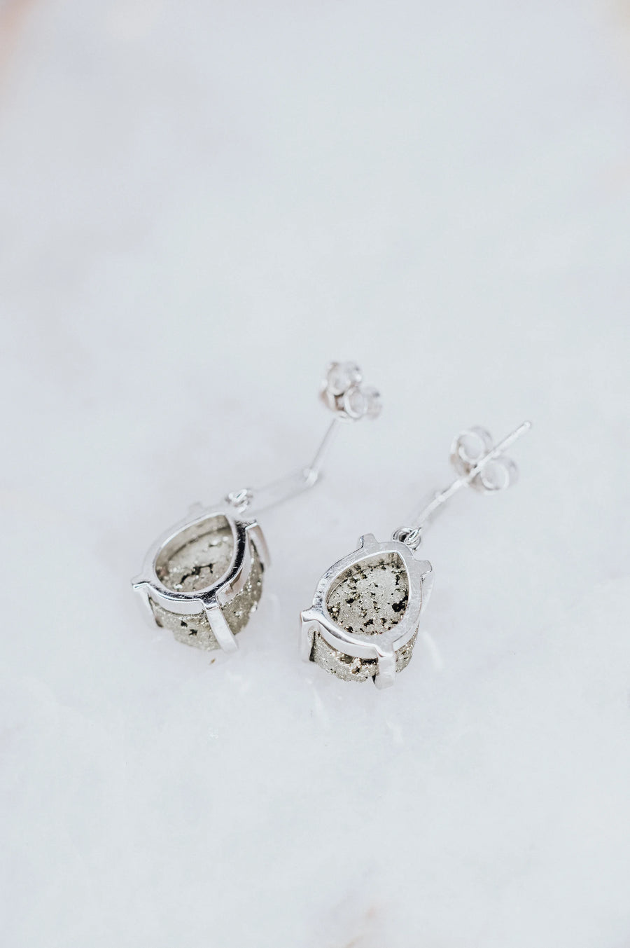 Boucles d'oreilles pendantes larme en argent et pyrite