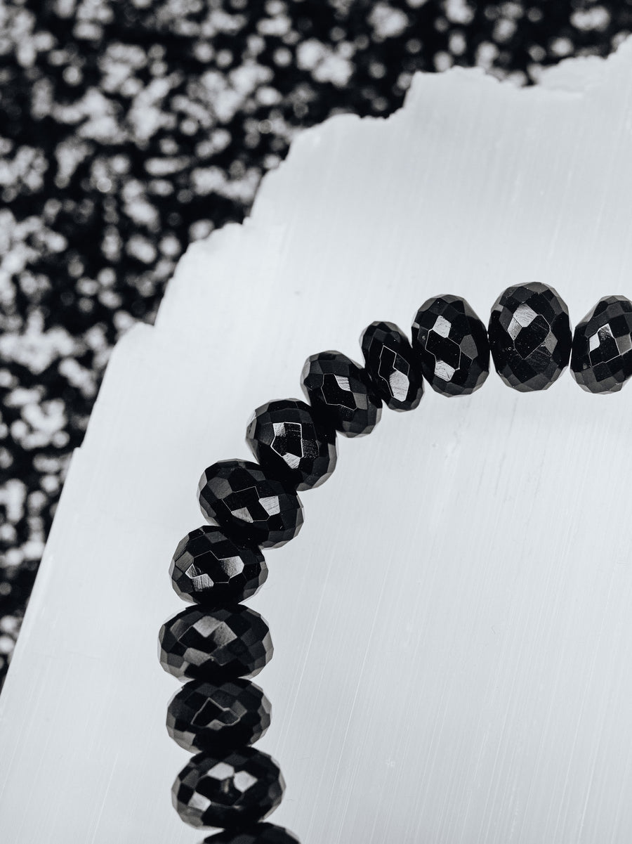 Bracelet en onyx noir à facettes