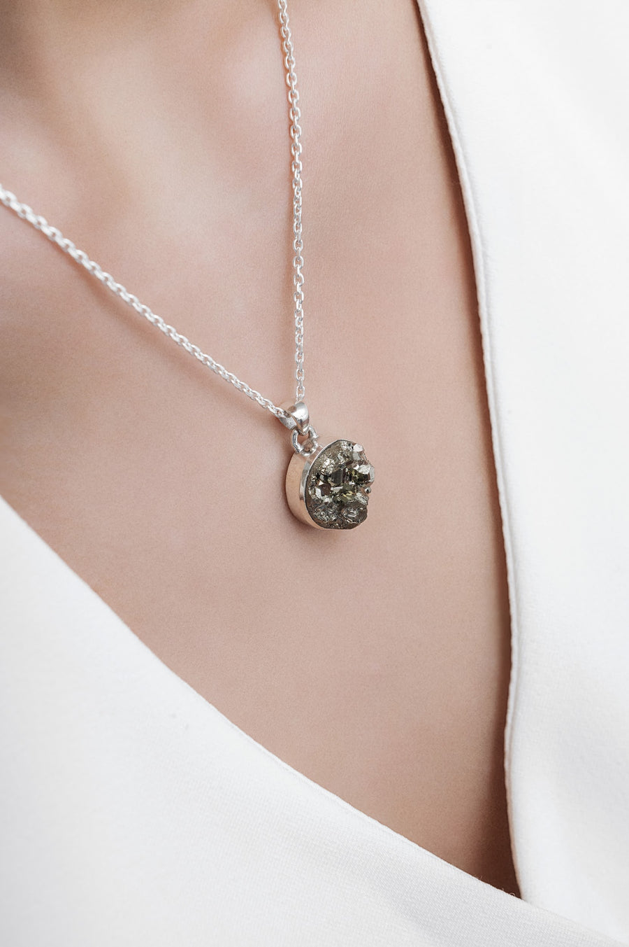 Collier rond en argent et en Pyrite