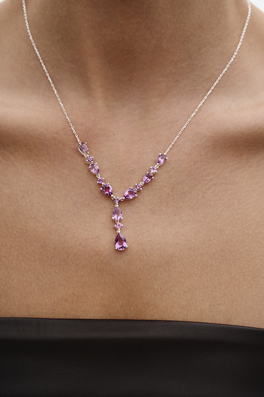 قلادة فاخرة بأحجار الجمشت 