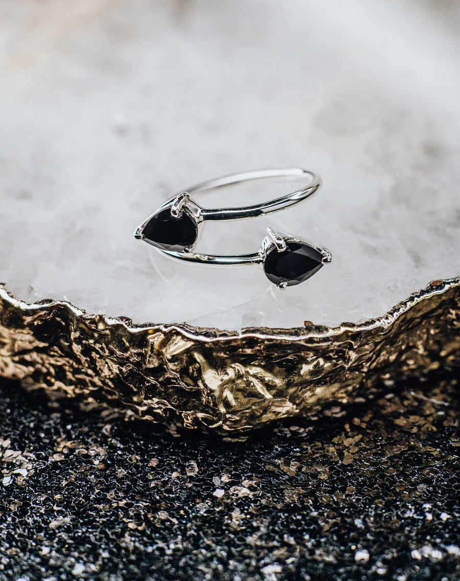 Teardrop black onyx silver double ring