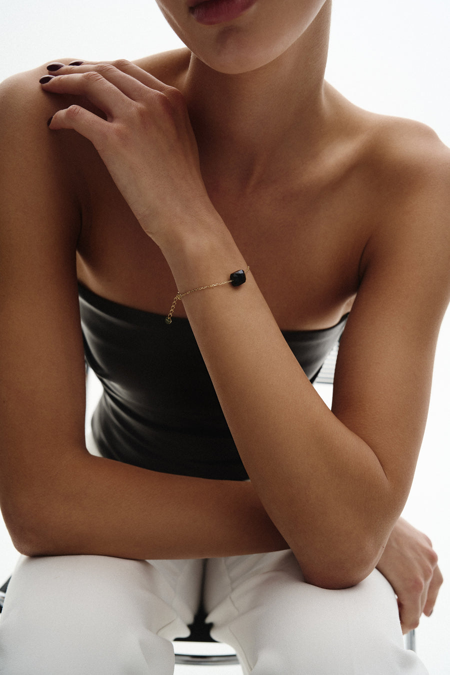 سوار العقيق الأسود مربّع الشكل