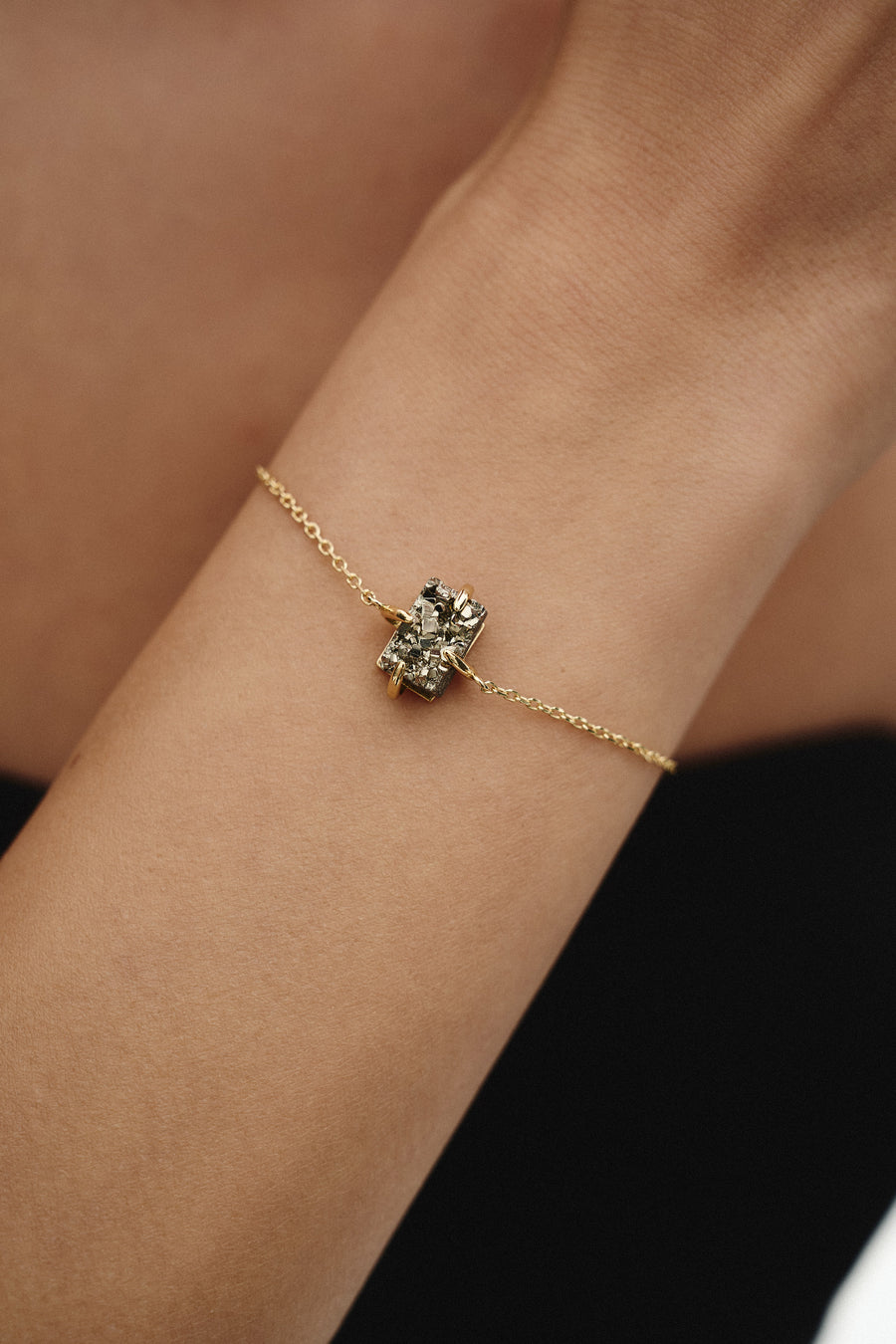 سوار بحجر البيريت مستطيل الشكل