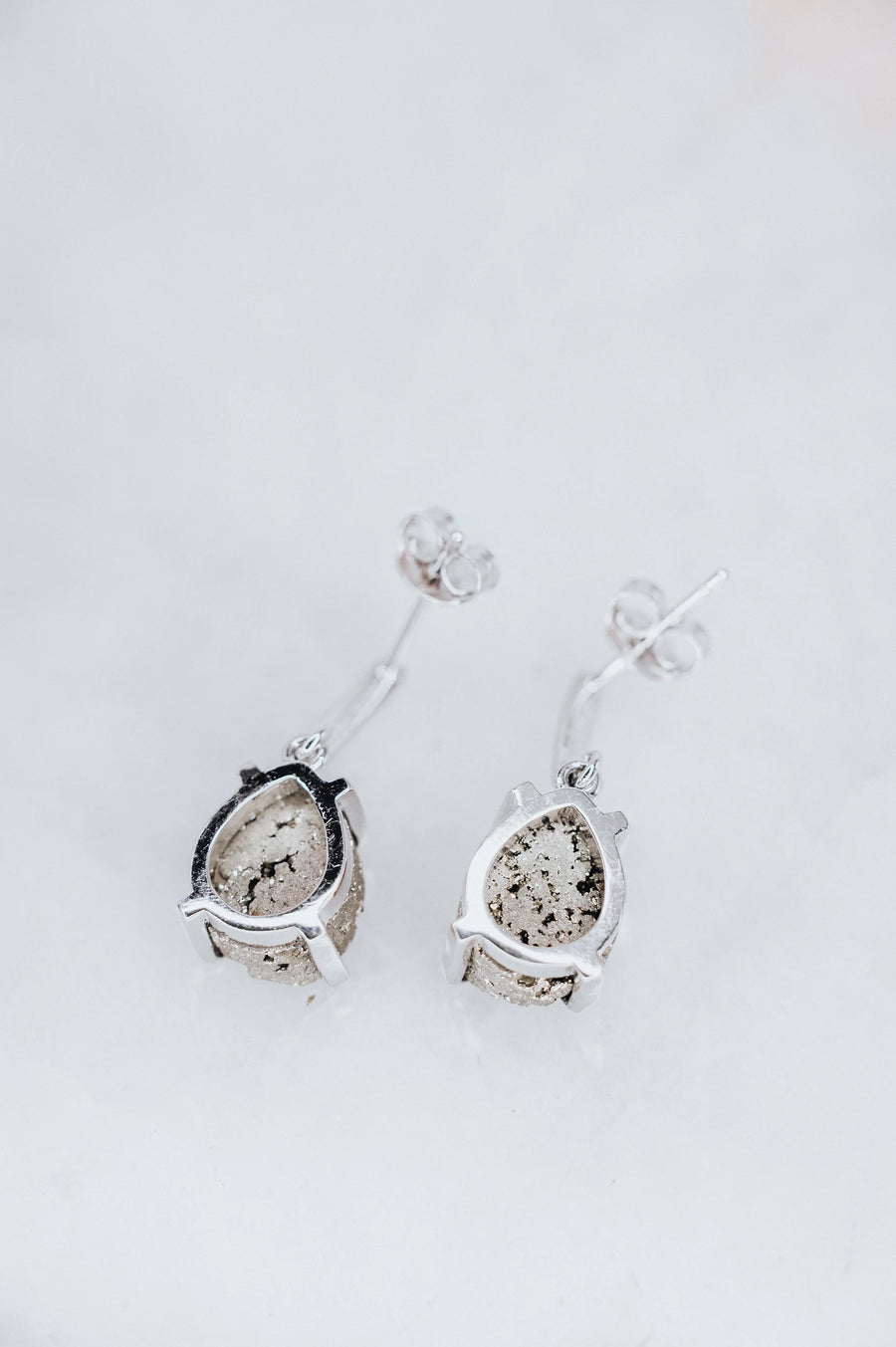 Boucles d'oreilles pendantes larme en argent et pyrite