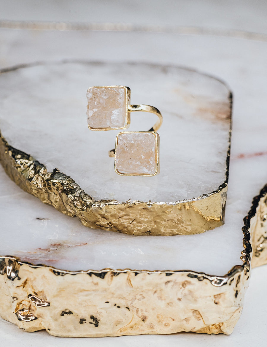 خاتم مزدوج الأحجار مربعة الشكل من الكوارتز مطلي بالذهب